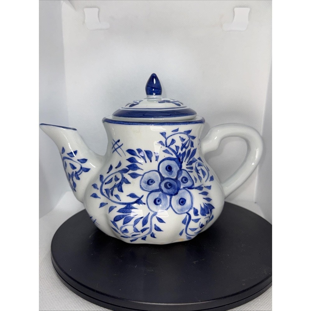 Delft blue ceramic teapot, Made In Thailand.‎ 6 Inches Tall 8 Inches Wide